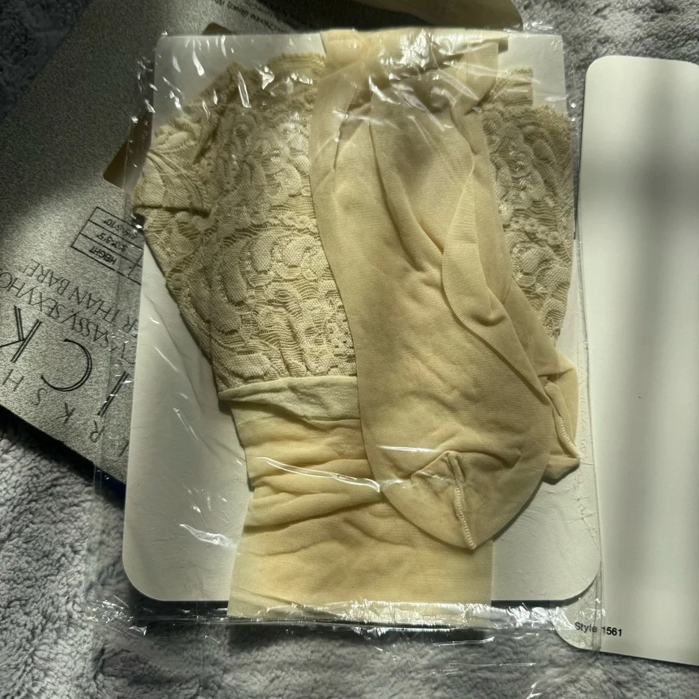 Berkshire Kicks Silky‎ Sheet Lace Top Stockings - Ivory Size A-B